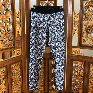 Nike Pro Dri-Fit Geometric Leggings Women Sz L Gray Monochrome Stretch Adult